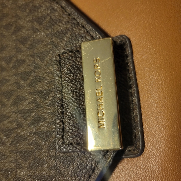 Michael Kors Signature Logo & Python-Embossed Fanny Pack - Picture 8 of 8